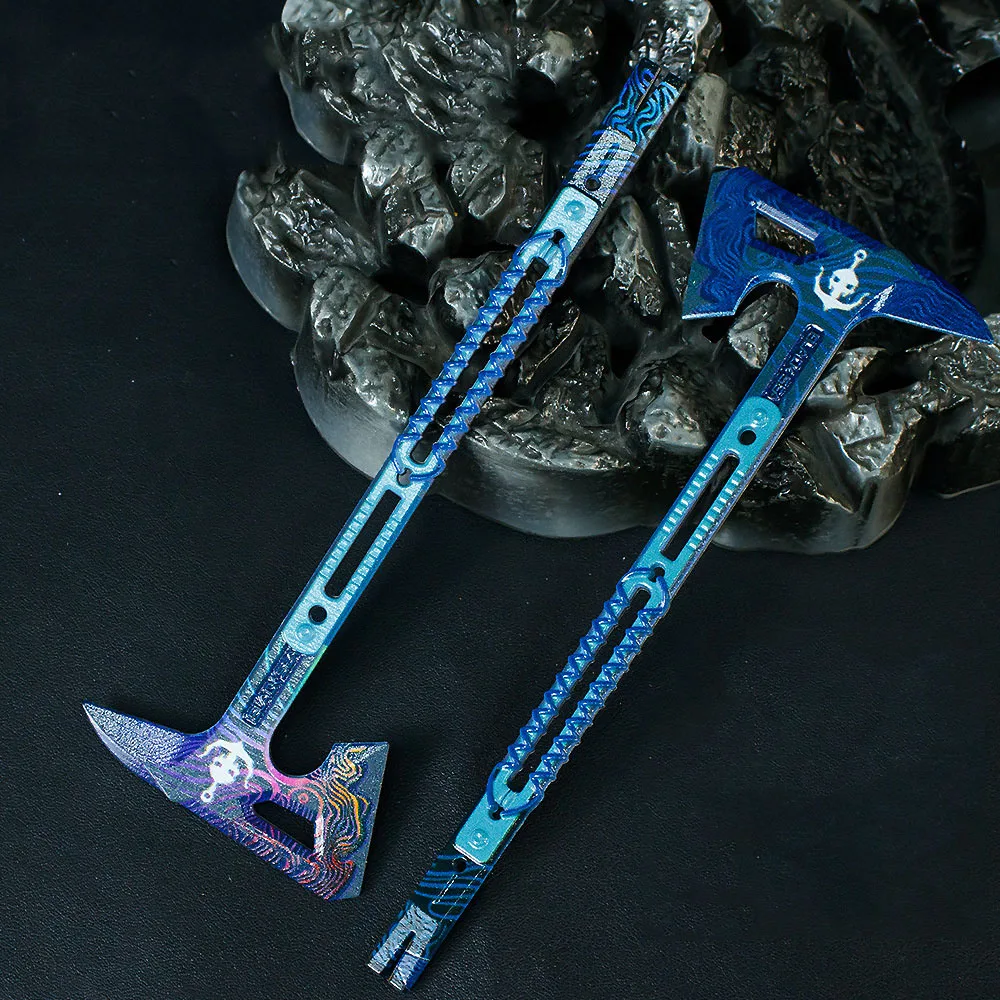 

Металлический реквизит для ролевых игр: Модель боевого топора «Черное море» из игры Delta Operations, 15 см, градиентный синий сплав, безопасный для использования.