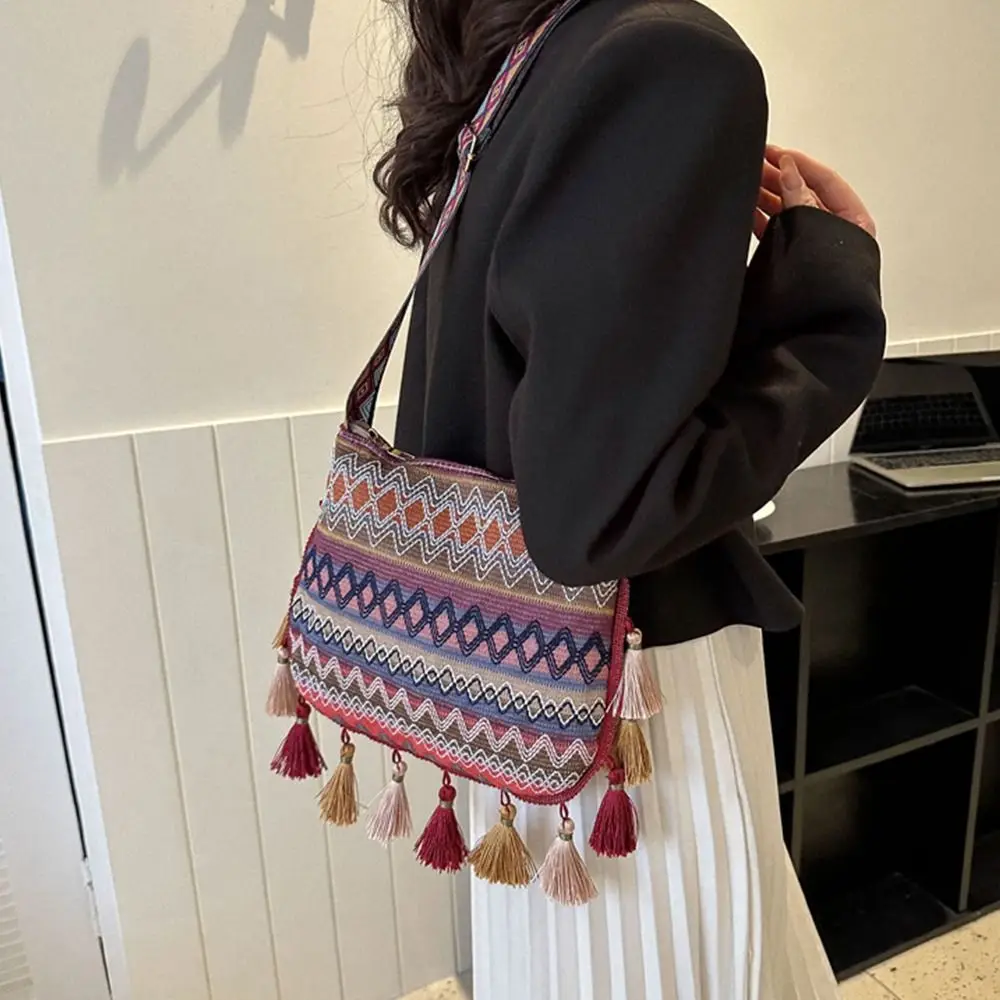 Large Capacity Ethnic Style Crossbody Bags Tassel Woven Bag Fringe Shoulder Bag Messenger Bag Geometric Bohemian Shoulder Bag