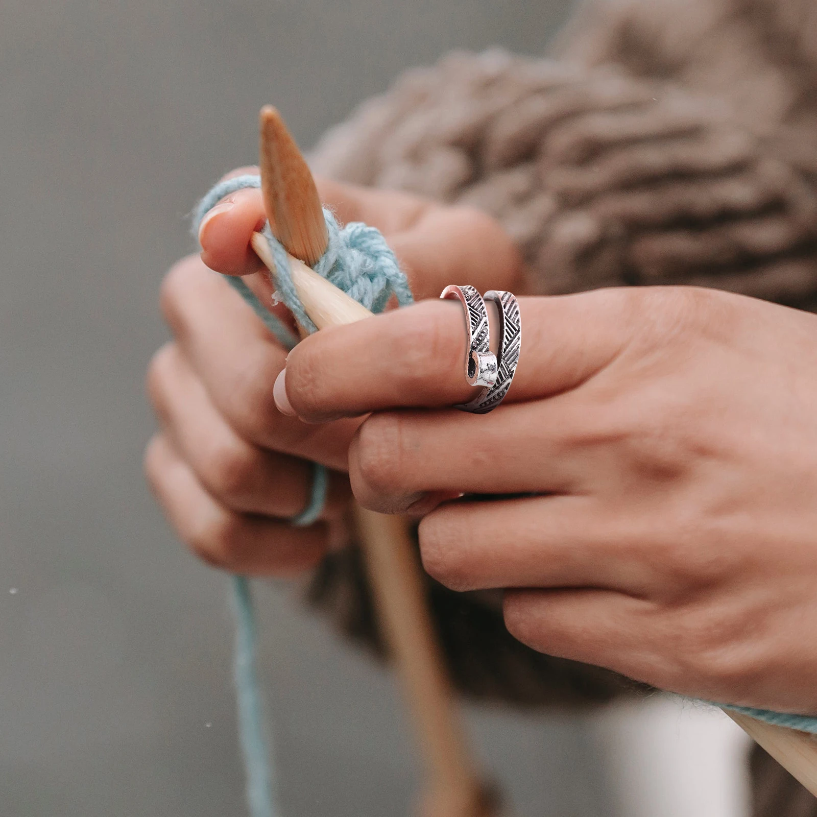 

2Pcs Crochet Rings Knitting Loop with Adjustable Design for Thread Guide Fast Knitting Work Yarn Guide Finger Ring Supplies