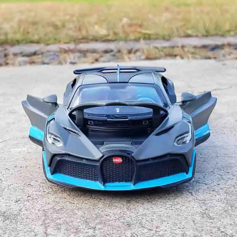 1/32 Bugatti DIVO Superกีฬารถรุ่นDiecastดึงกลับเสียงแสงจําลองรถสําหรับของขวัญเด็กของเล่น