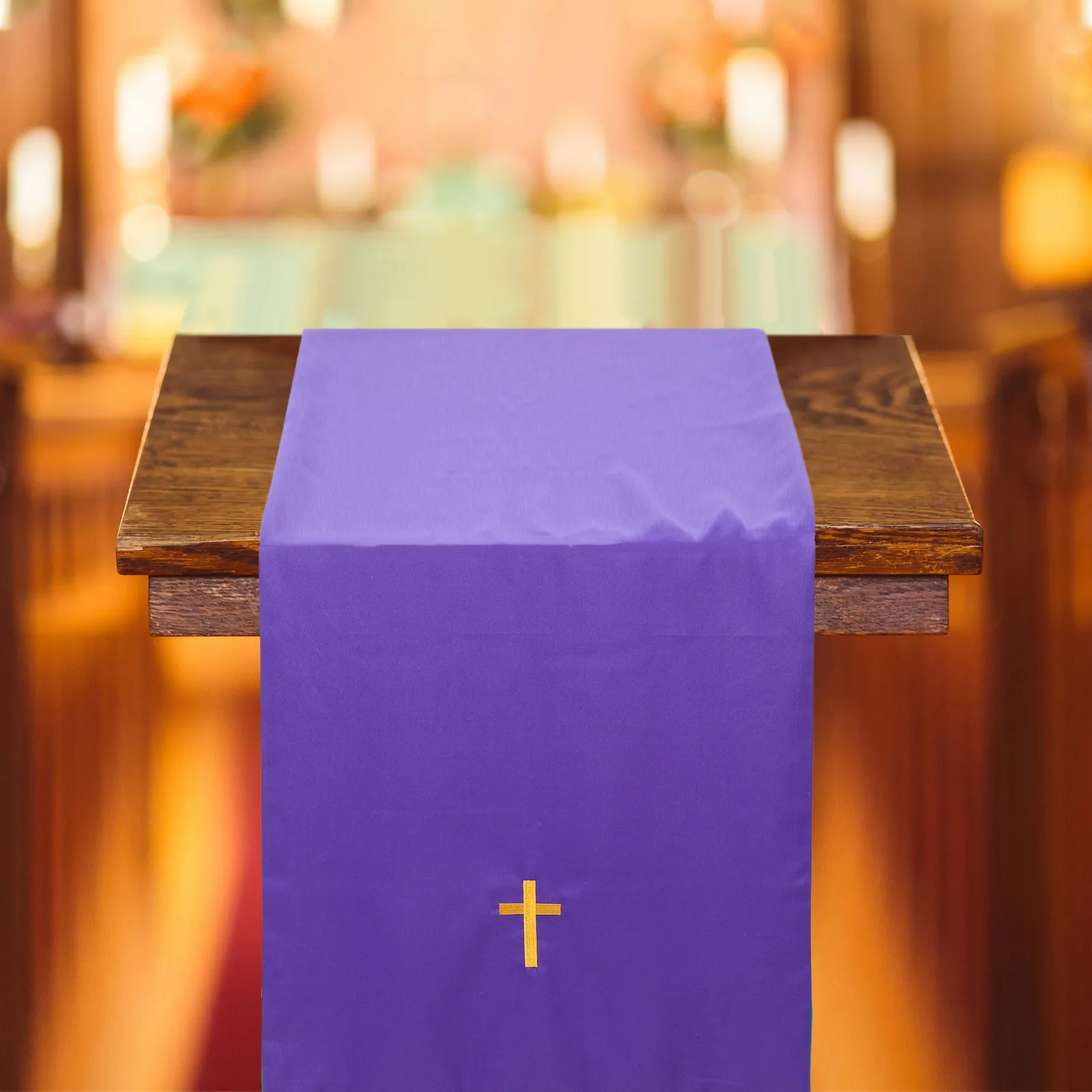 Reversible altar cloth for church organizers to improve worship space decor 3-piece cloth set with embroidered cross in red