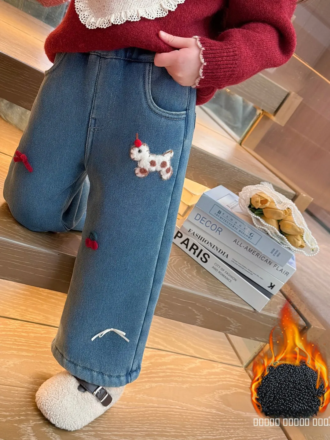 Mädchen-Cartoon-Jeans mit Kirschmuster und Schleifenknoten, gefüttert, locker sitzend, warme Winterhose für Kinder, lange Hose mit geradem Bein