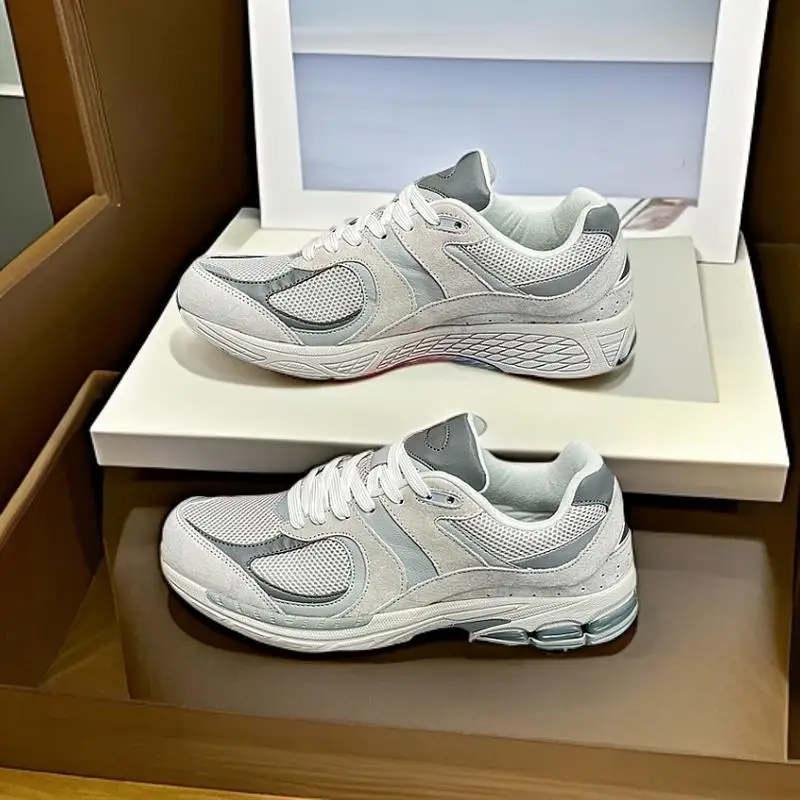 

КроссовкиТрендовая новинка — любимая повседневная спортивная обувь, стиль будущего, модная обувь – покупка