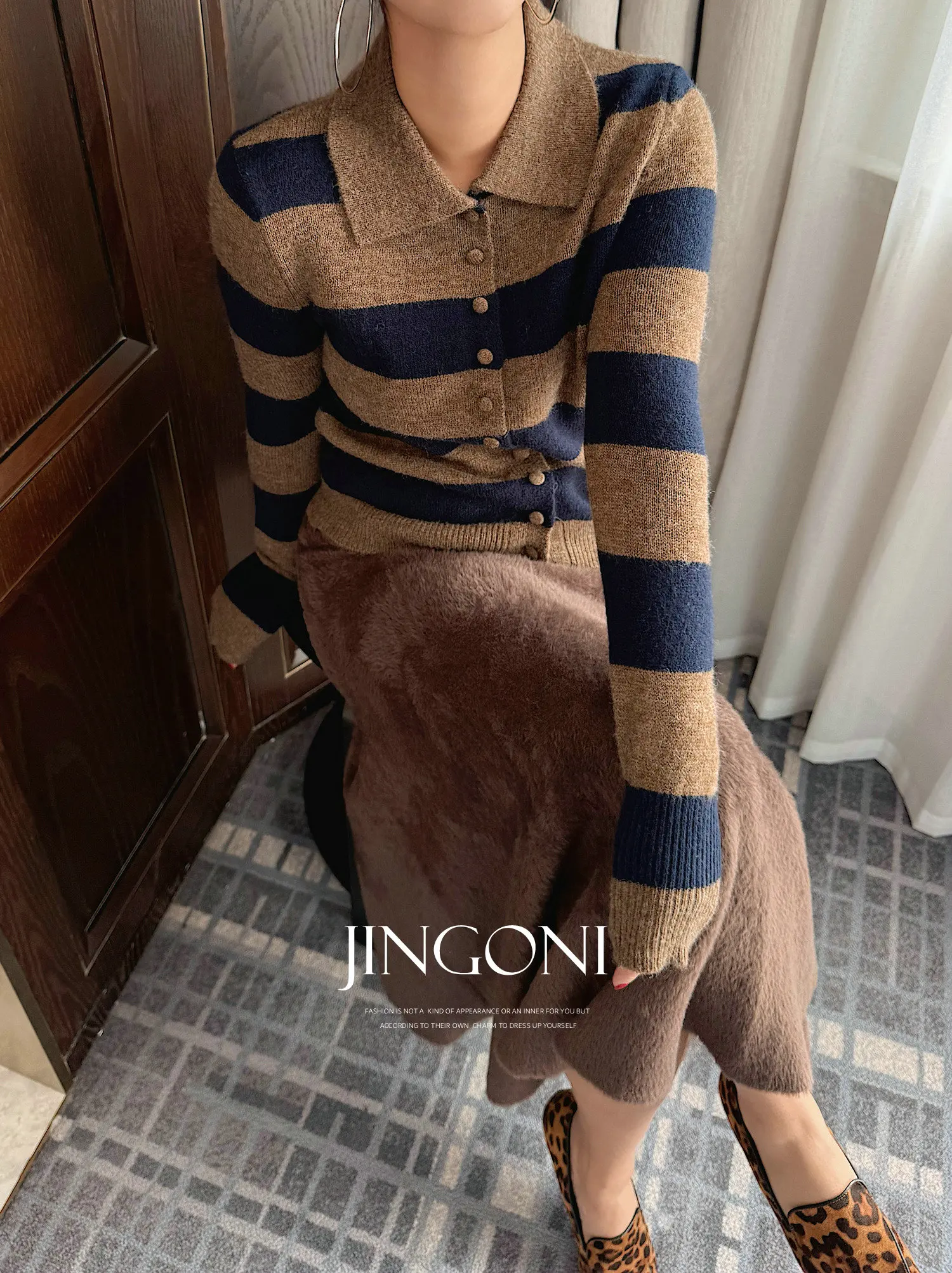 

Новый винтажный укороченный кардиган в полоску для женщин, модный свитер-блузка с длинным рукавом, весна-осень 2026, люксовая коллекция