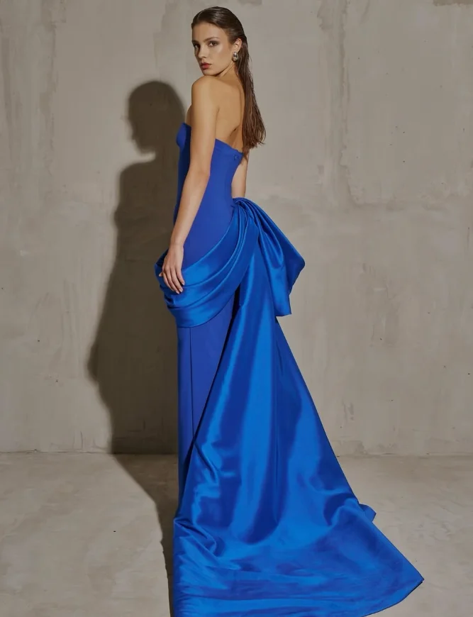 تخصيص جودة عالية بلا أكمام الأزرق طول الأرض ذيل محكمة عارية الذراعين سستة حمالة التجاعيد Abiye Uzun Elbise Modelleri