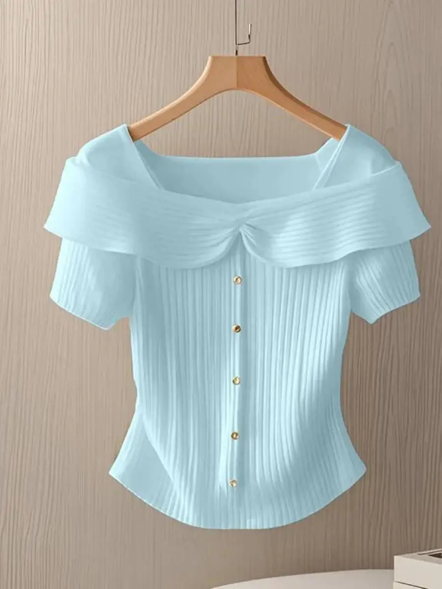 conjunto-de-duas-pecas-de-verao-com-camiseta-de-gola-quadrada-e-manga-curta-em-trico-design-feminino-sensacional-ajuste-sli