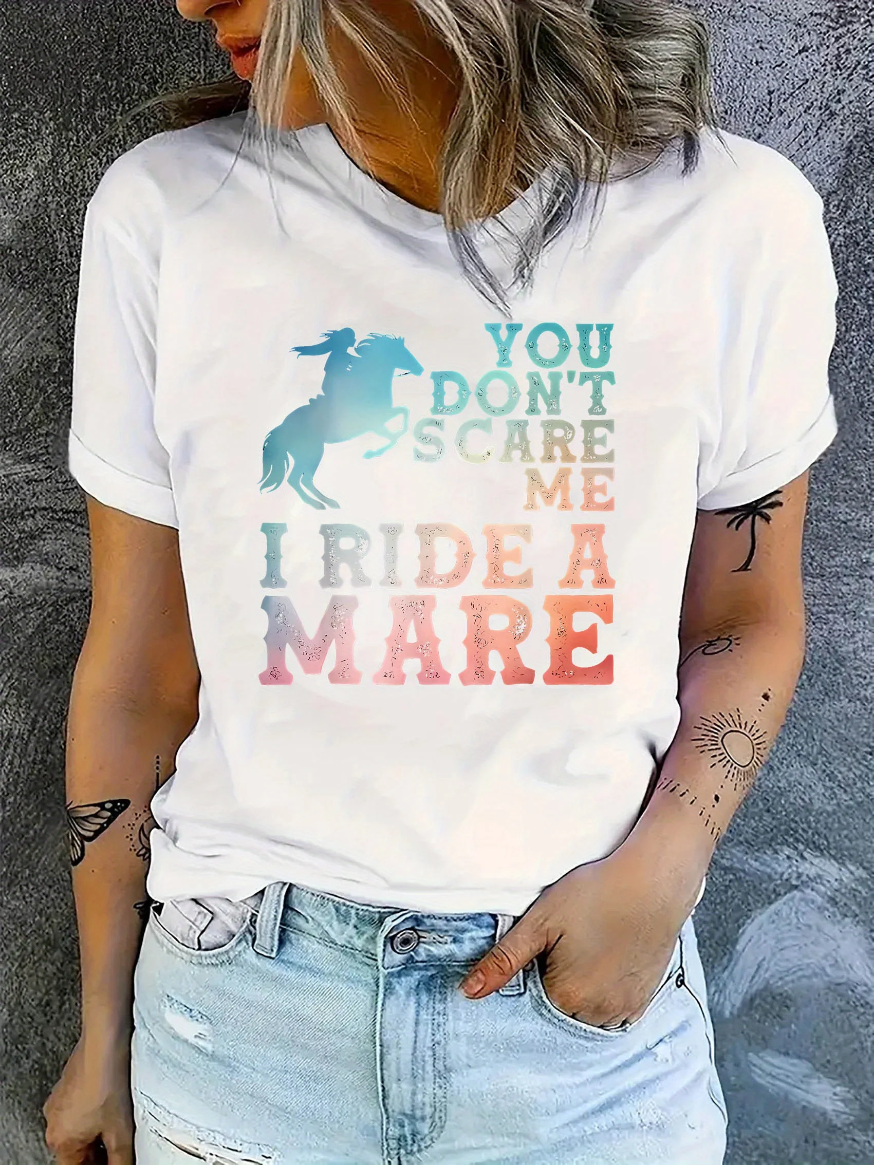 1pc 여성 캐주얼 폴리 에스터 티셔츠 말 실루엣 그래픽, 라운드 넥, 짧은 소매, 편안한 여름 탑