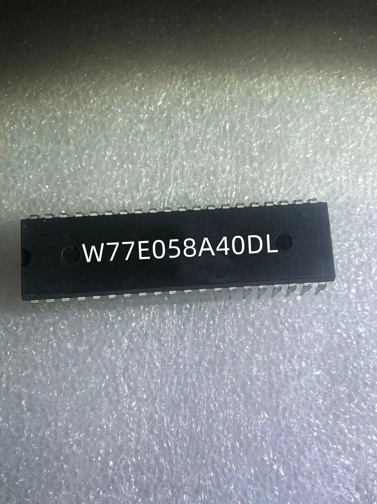 1PCS W77E058A40DL DIP40 Original Stock W77E058A40DL Professional Electronic Component Allocation List