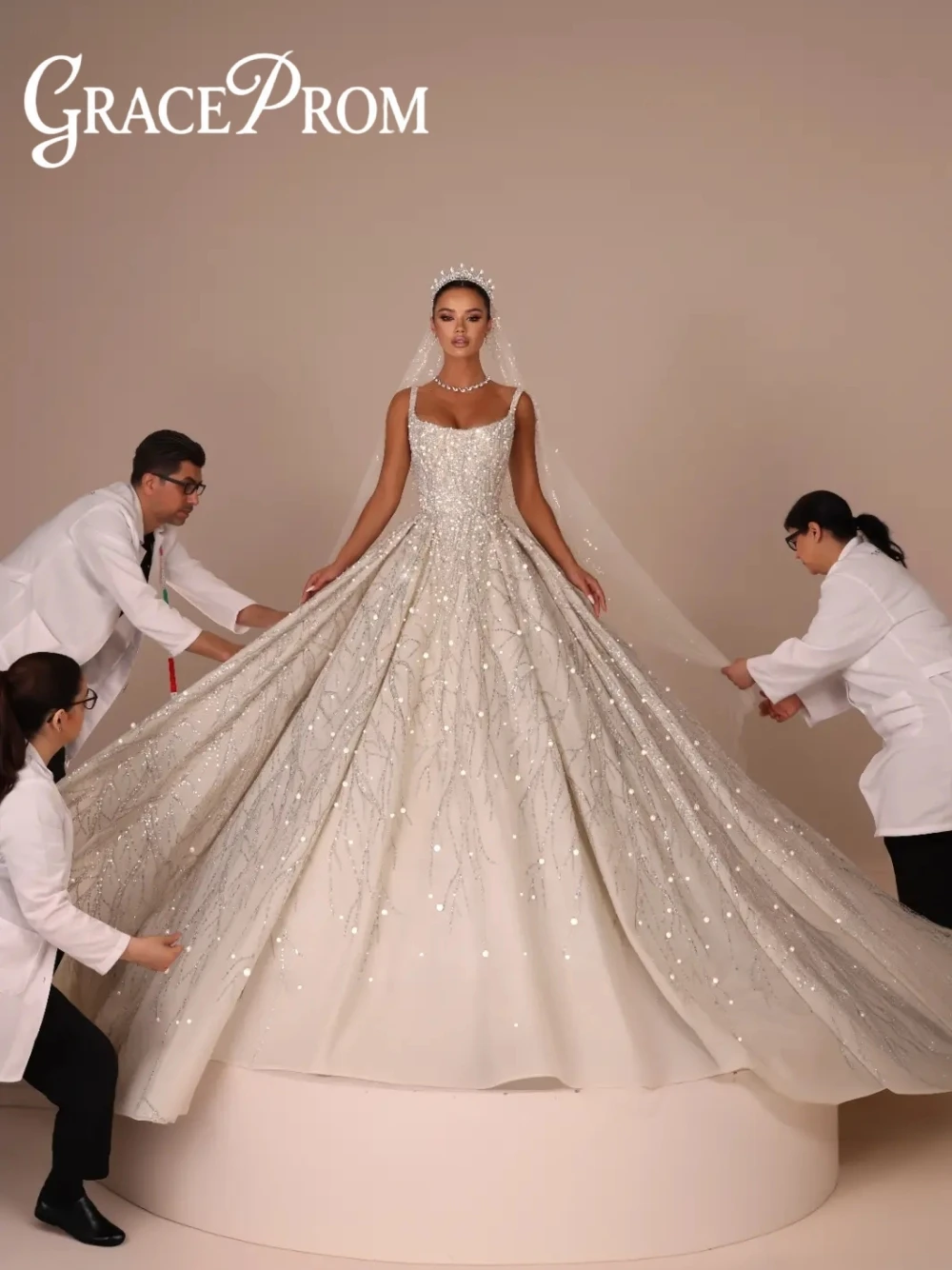 

Fairy Tale Princess Wedding Dress 2026 Sparkly Sequins Pearls Ball Gown Square Neck Bridal Dresses For Women Customized