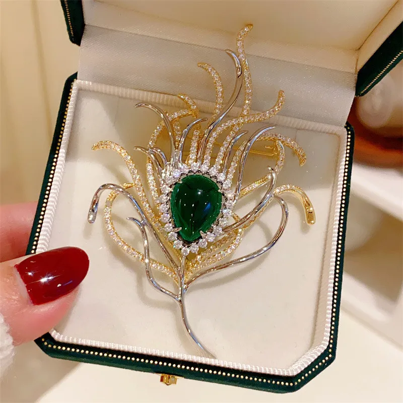 CC Vintage Brooches Imitation Emerald Peacock Freather Shape Corsage High-end Cheongsam Pins Elegant Brooch Coat Pin Gift B147