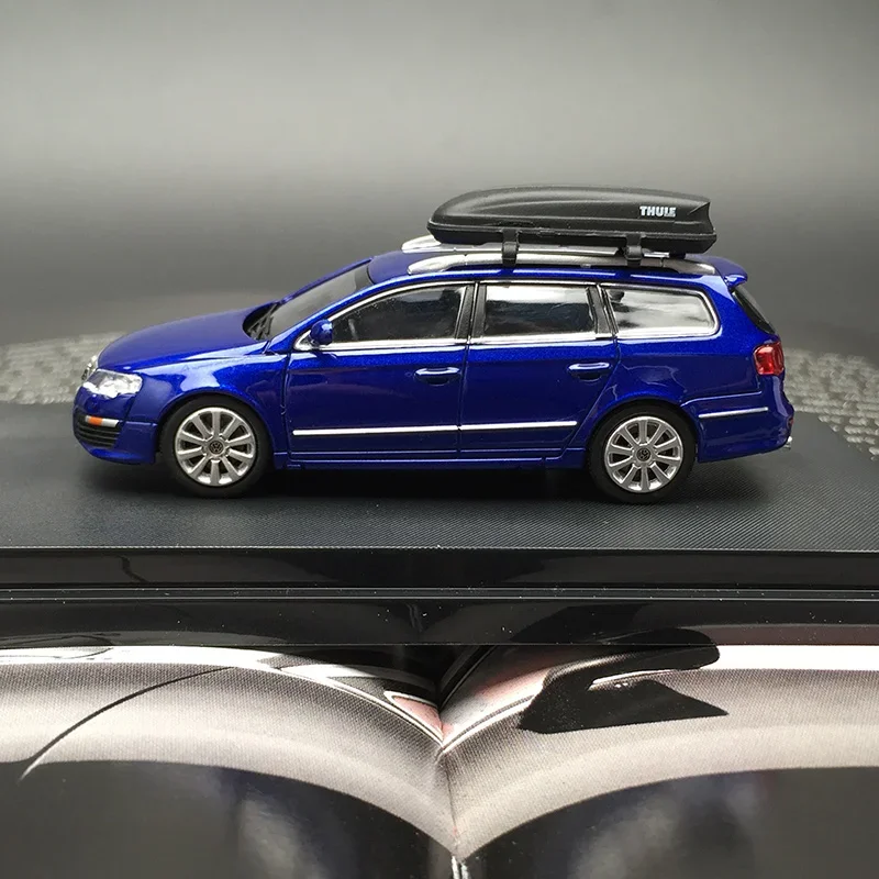 Diecast Alloy 1:64 Scale Travel R36 Wagon Car Model Metal Die-Cast & Toy Vehicle for Collectible Gift Collection Souvenir Show