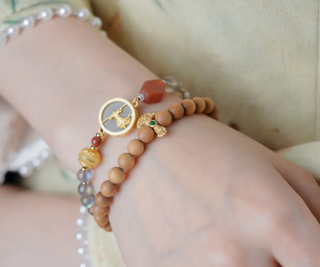 

Из сандалового дерева, лаошань 6 мм двойной круг, подходит для Big Saint Return Hetian jade, пчелиный воск, nanhong, для женщин