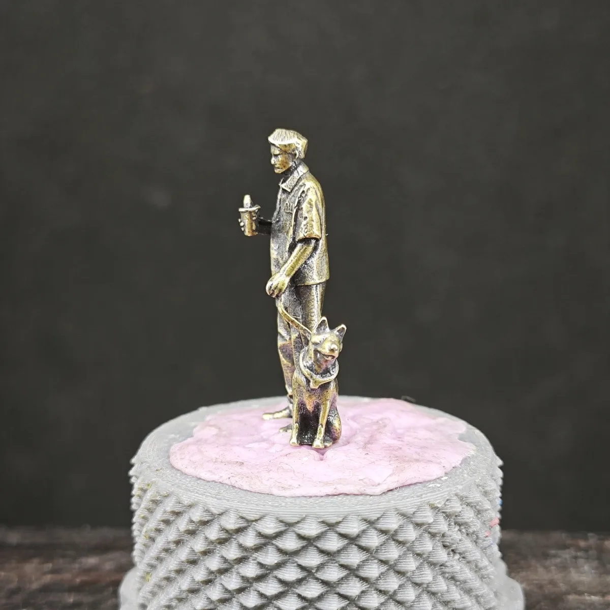 Brass Man Walking Dog Miniature Figurine Scale Diorama Scene Figure Micro Landscape Desktop Decor Photography Prop