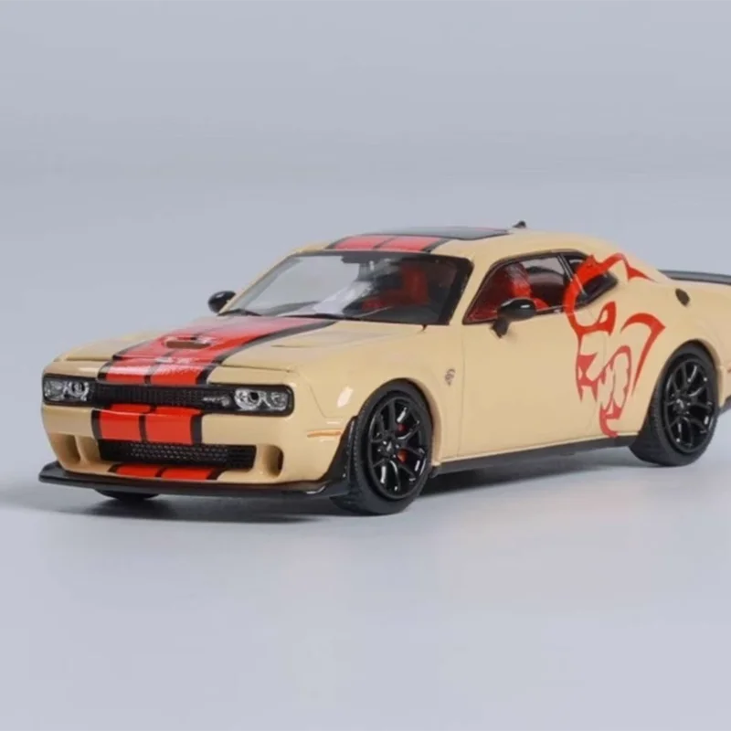 SH 1:64 مقياس SRT Hellcat غطاء أمامي قابل للفتح محاكاة لعبة معدنيّة نموذج سيارة تحصيل الديكور ديكور ثابت