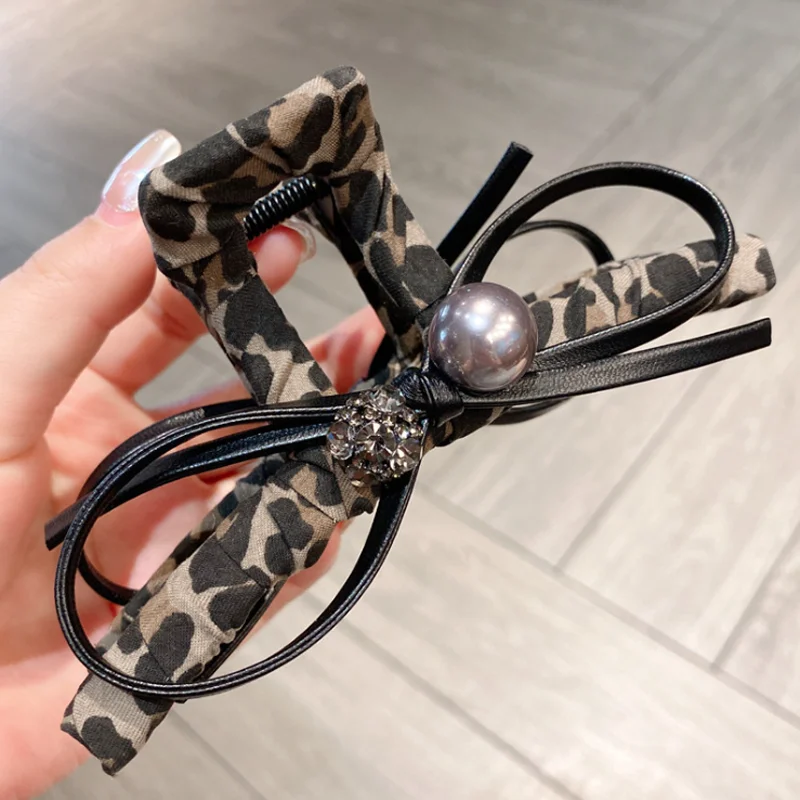 

Retro Leopard Print Hair Clip for Women New Leather Bow Hair Claws Back Head Rhinestone Pearl Shark Clip Daily Hairpin Accessory