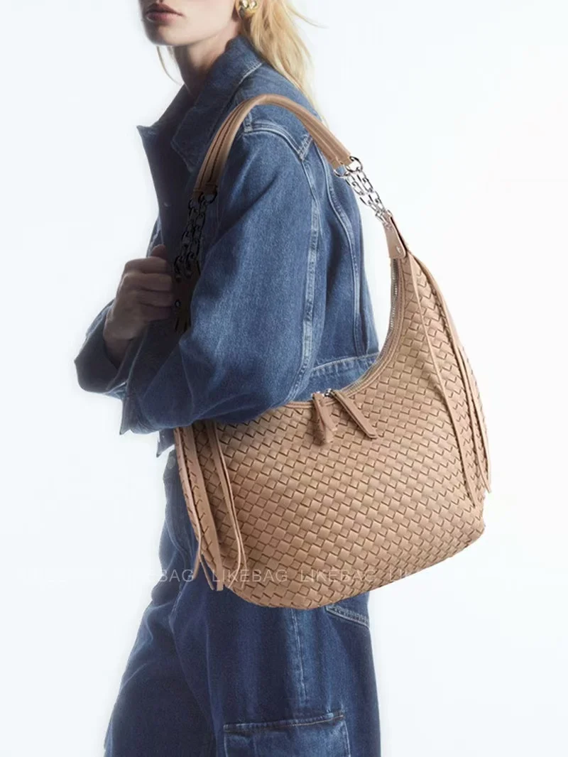 

2024 Women's Soft Bag Fashion Weaving Hometown Large Capacity Leather Bag Handbag Weaving Backpack Commuter Bag