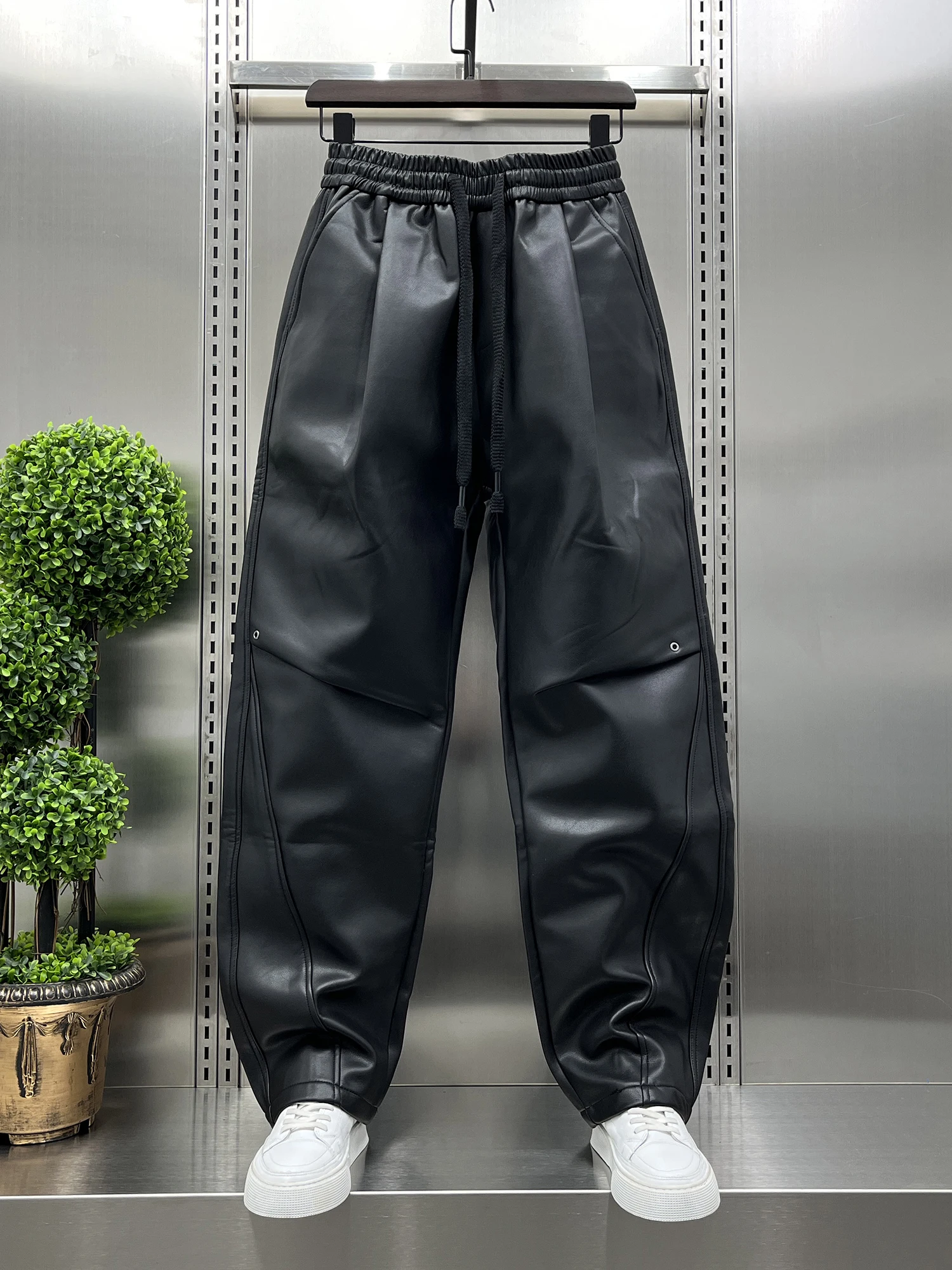 

2025 New Men's Fce Lined PU Leather Pants Trendy High End Feel Biker Warm Casual Pants Slim Fit Straight Leg Long Trousers