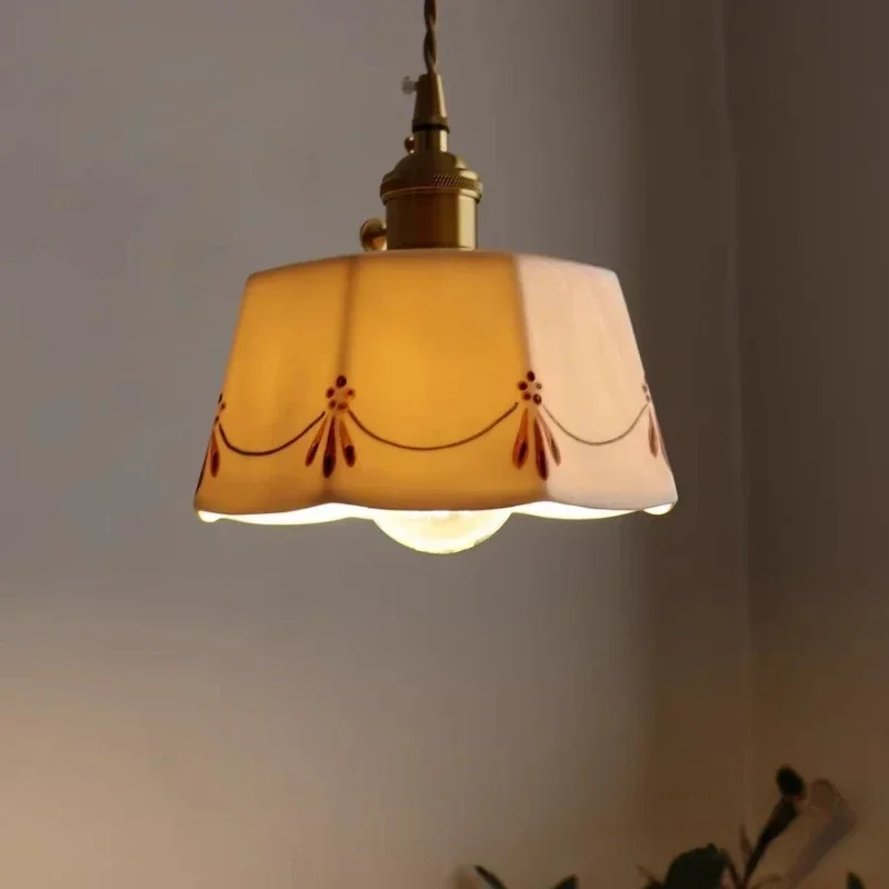

SANDYHA Stylish Minimalist Brass Ceramic Pendant Light LED Hanging Lamp for Home Bedroom Living Room Dining Table Chic Decor