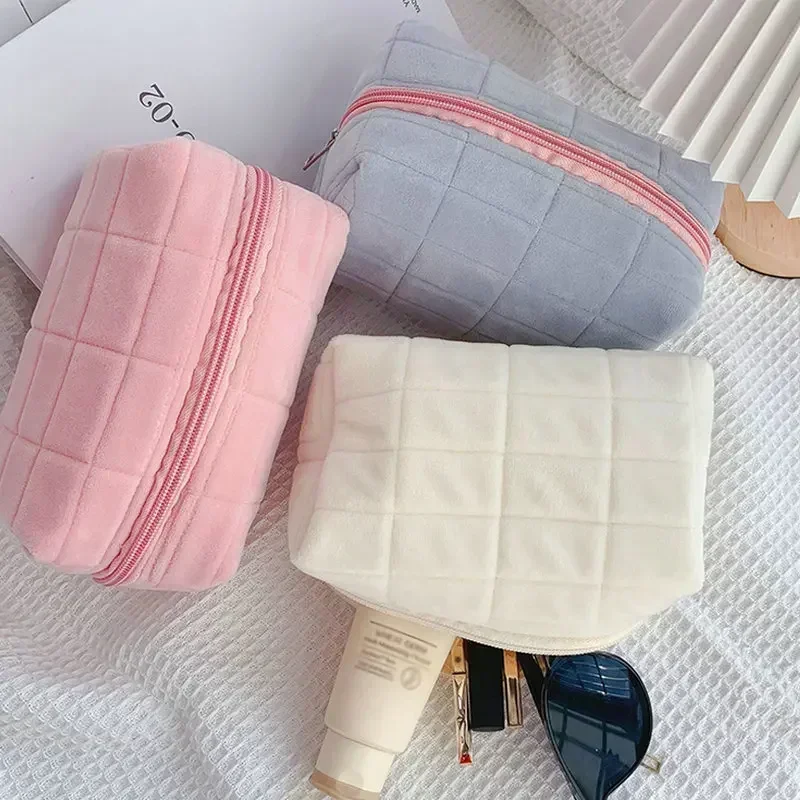 Cute Square Grid Soft Fur Makeup Bag Women Portable Travel Cosmetic Bags Cute Mini Zipper Toiletry Bag Washing Pouch Pen Pouch