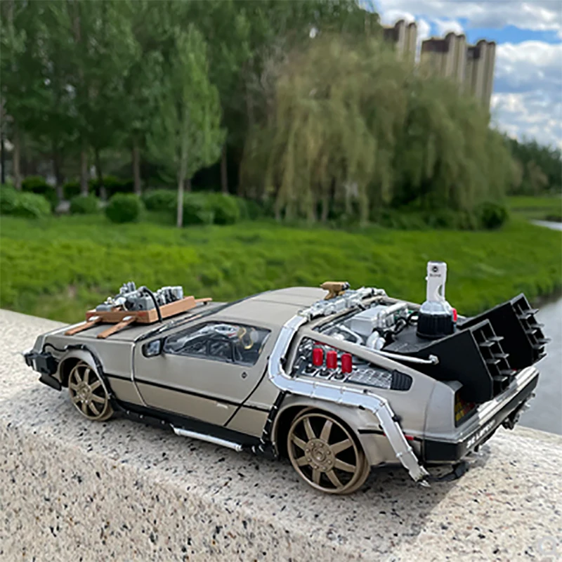 Back to the future car model movie version of the 1:18 DMC time machine flight version alloy simulation car model