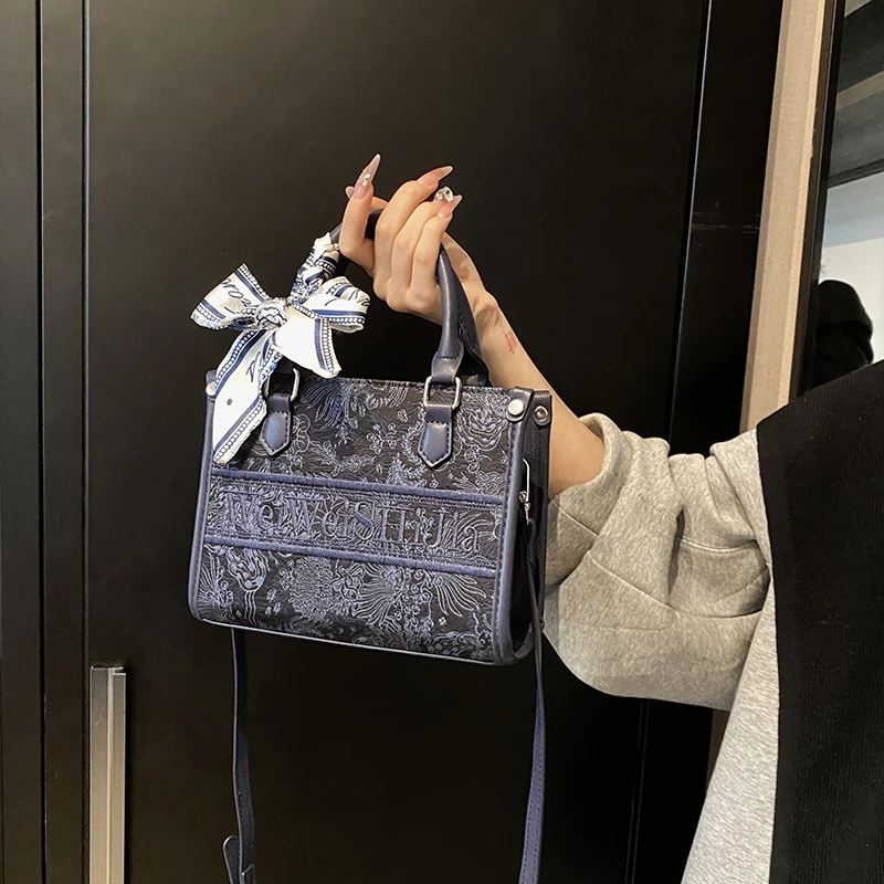 

​​Sophisticated Lightweight Female Bag Handbag Mini Crossbody Bag Ergonomic Design For Comfort Wear​​