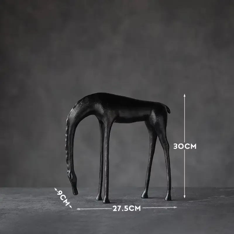 Zwart gietijzeren abstract paard en hertenstandbeeld, gesimuleerd diermodel sculptuur, bureauornament, moderne huisdecoratie