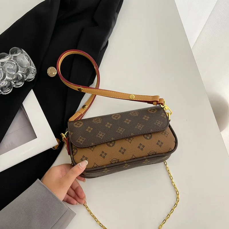 

Fashionable Women's Crossbody-Bag Made Of Durable Leather With Classic Paris Inspired And Elegant Daily Look​