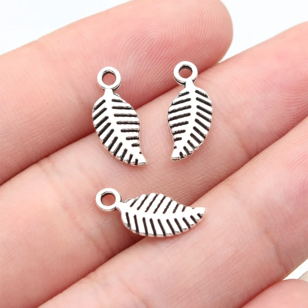 40pcs 15x6.2mm Antique Silver Color Leaf Charms Pendant Zinc Alloy DIY Jewelry Findings Bulk