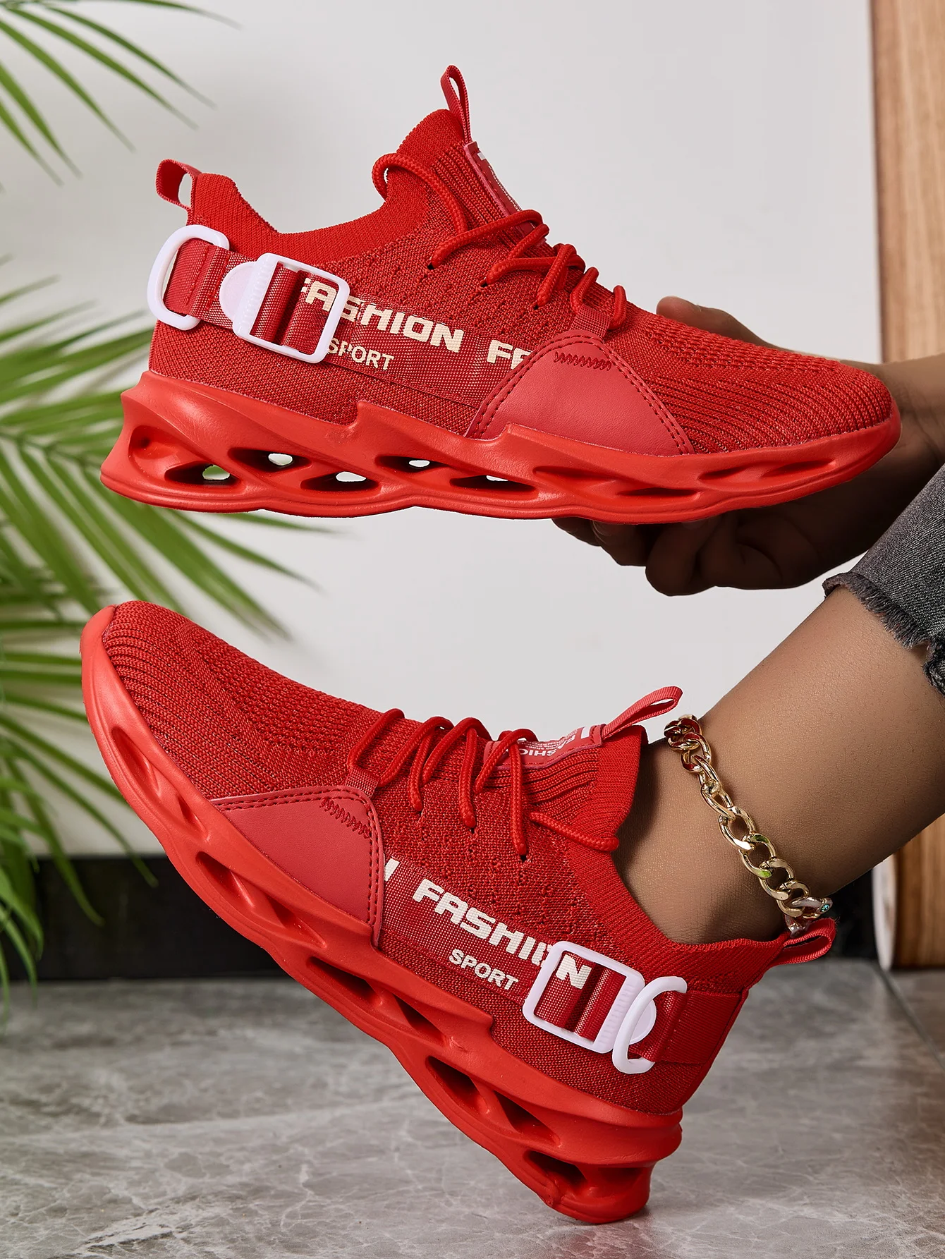 Nueva llegada de zapatillas deportivas de malla roja para hombre y mujer, zapatillas ligeras y transpirables con suela antideslizante, zapatillas deportivas informales