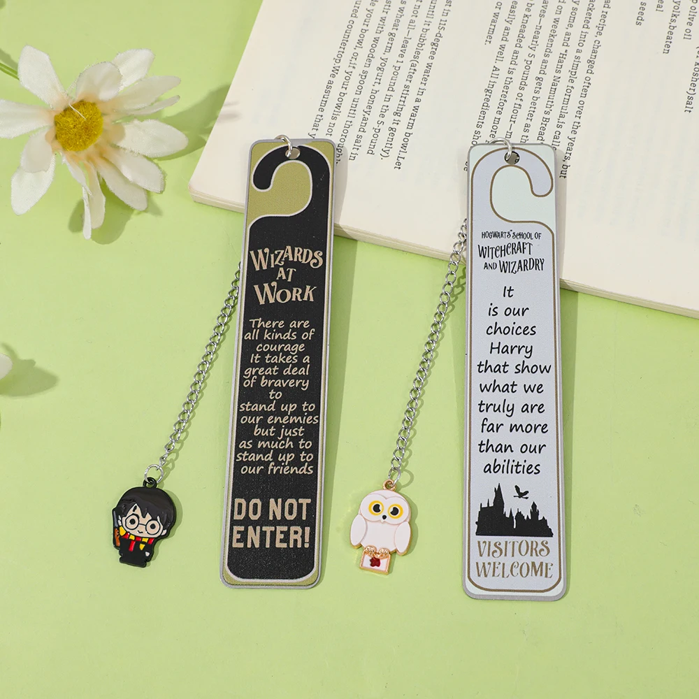 Marcapáginas Metálico con Diseño de Puerta de la Academia Mágica, Ideal para Fans y Estudiantes, Regalo para Lectores
