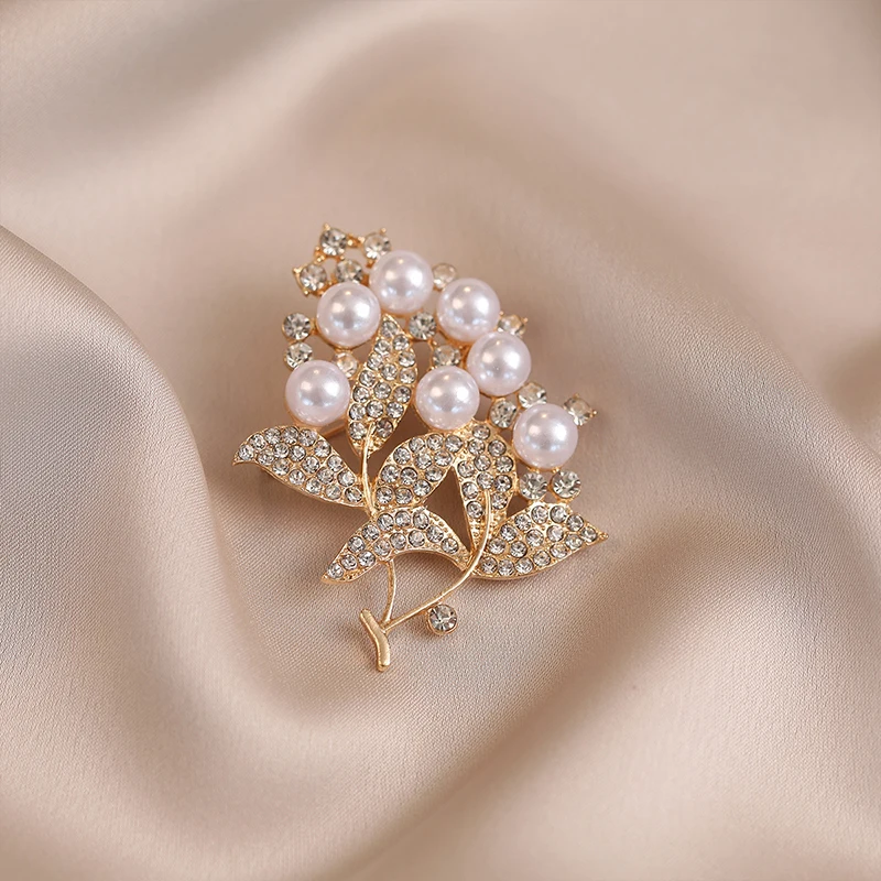 Metal Butterfly Brooch High-End Luxury Accessory Fashionable Retro Corsage Clothing Pin Anti-Exposure Jewelry