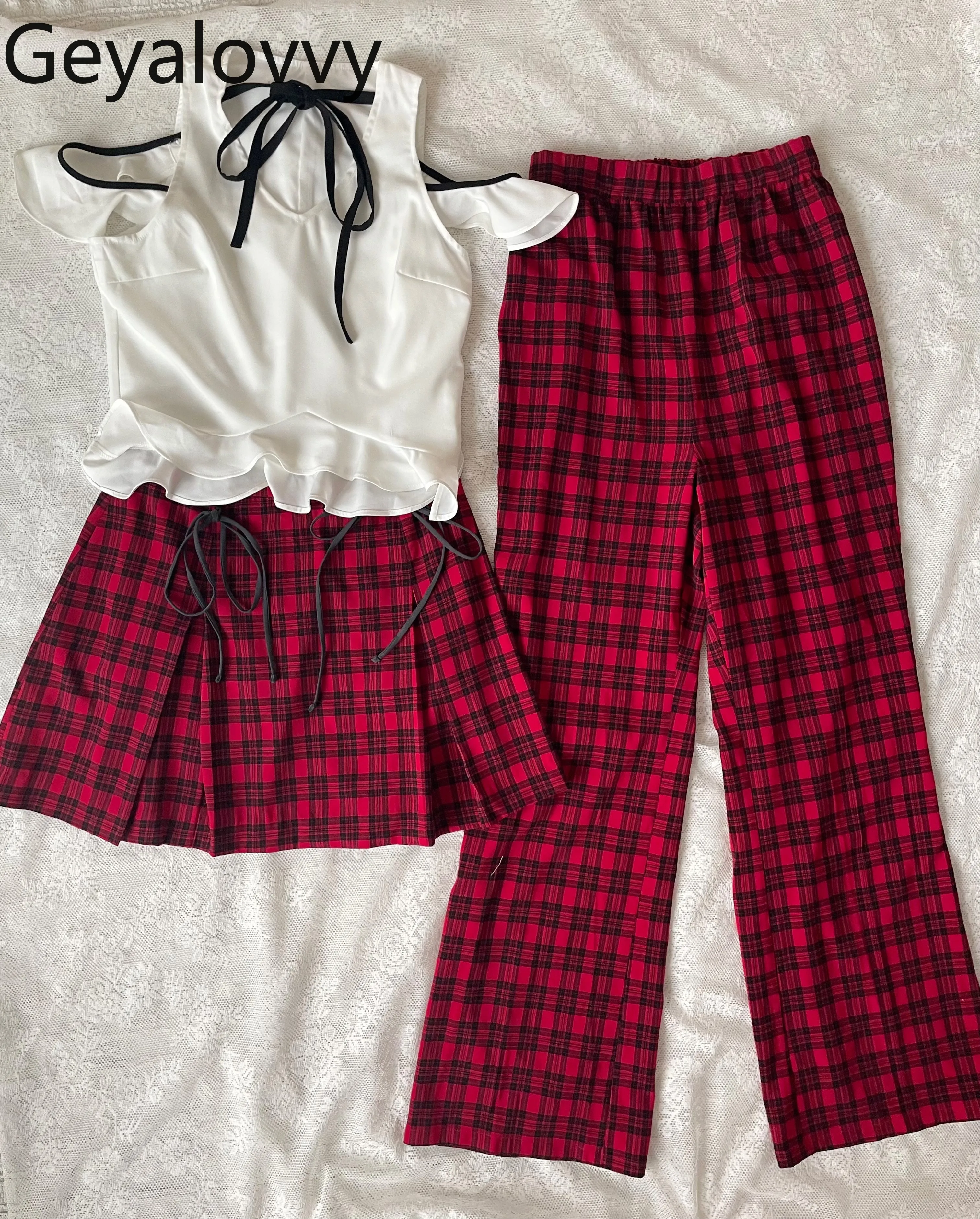 Set da tre pezzi in stile giapponese dolce e piccante, top a maniche corte con spalle scoperte e pantaloni a gamba larga a vita alta, gonna con lacci