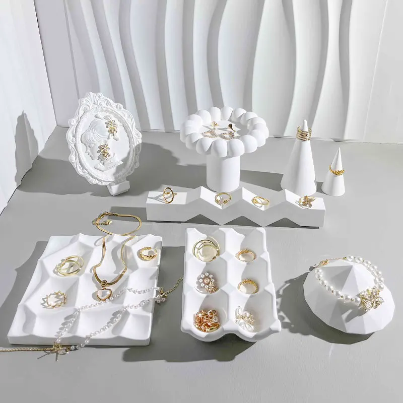 

Plaster Jewelry Display Tray Creative Ring Earring Holder Gypsum Necklace Organizer Stand for Shop Counter Decorative Showcase