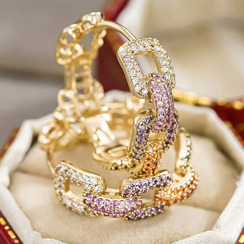 Huitan Ketten-Design Goldfarben Damen Creolen Bunt Funkelnde CZ Party Luxus Hochzeit Accessoires Feiner Schmuck Geschenk