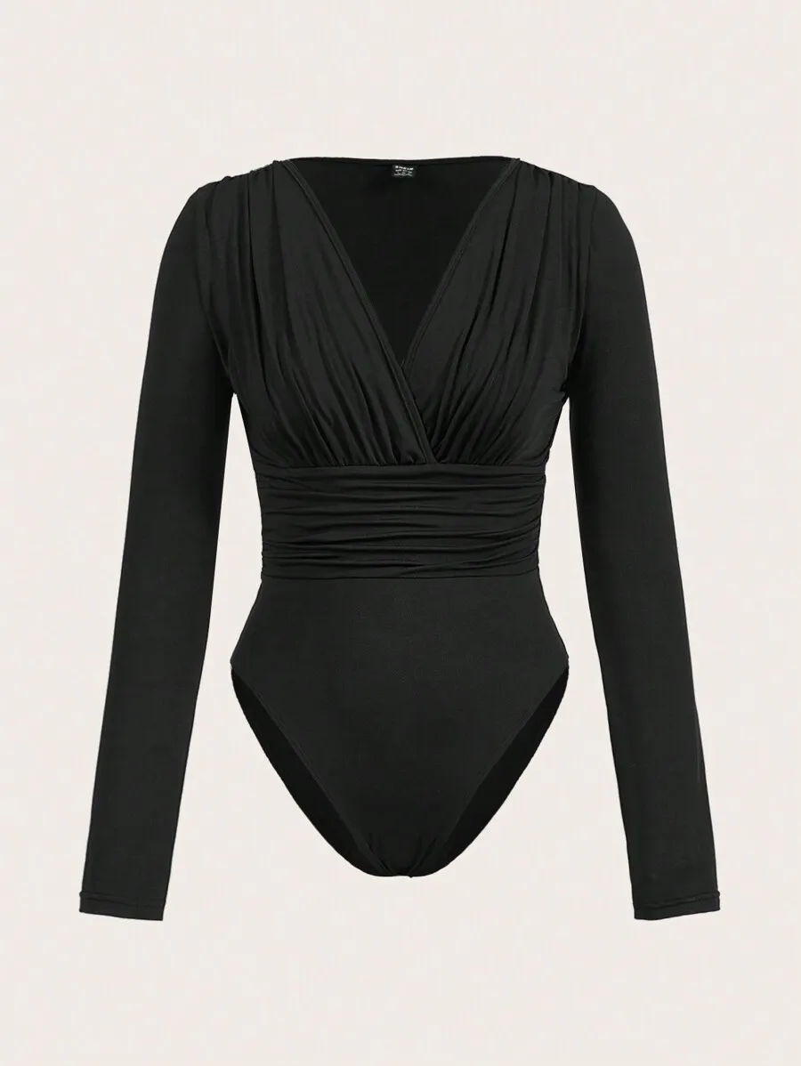 

Черное боди с длинными рукавами, V-образным вырезом и драпировкой, с завышенной талией
