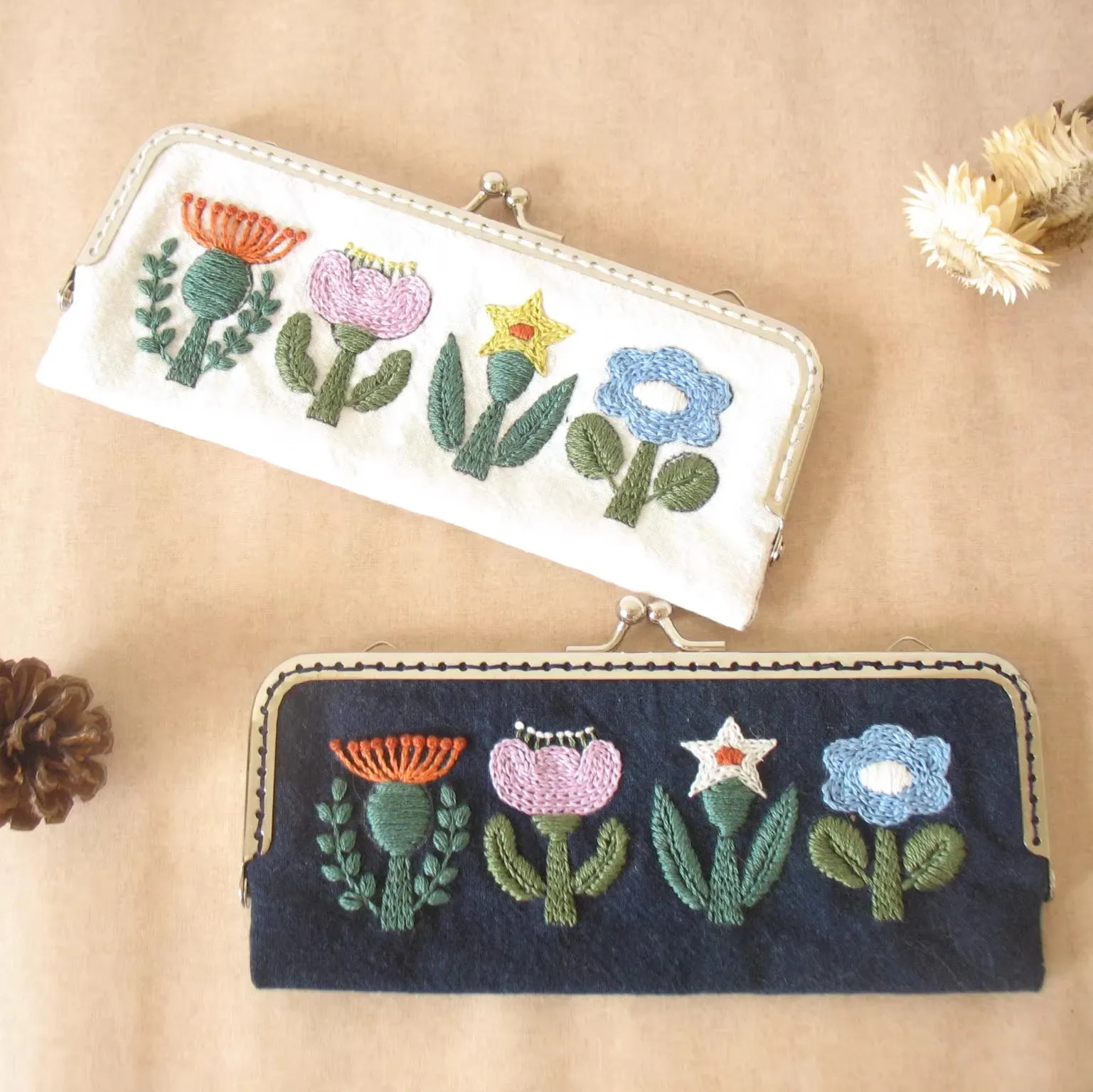 

Learn to Embroider Pencil Case Kit, All-in-One DIY Craft Set for Children, Pre-Punched Fabric with Thread & Needle, Fun Beginner