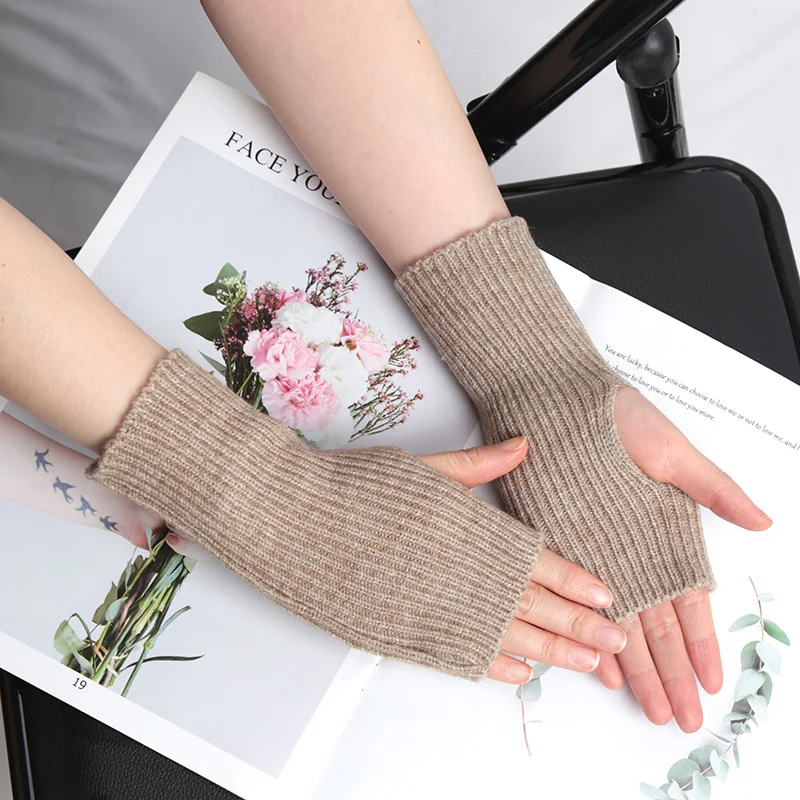 1 paar korte warme gebreide polsbeschermingshandschoenen Vingerloze handschoenen Zacht Warm Elastisch Geschikt voor winterwarm artefact
