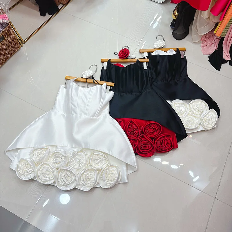 Europäische Luxus-Abendkleider Vietnam Dreidimensionales Blumen-Fischgräten-trägerloses Kleid Frauen Süßes Farbblock-Trägerkleid