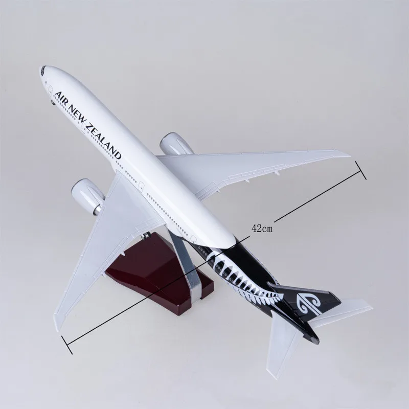 1/157 Scale 47cm Boeing 777 Diecast Model Air New Zealand Airlines Resin Plane With Light Airplane Collection Display Toys Gift