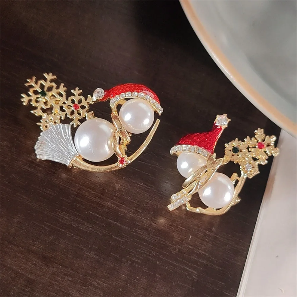 New Year Pin Red Christmas Snowman Brooch Shining Enamel Pins Snowflake Xmas Brooch Lovely Pearl Sweater Scarf Badge Kid Gift