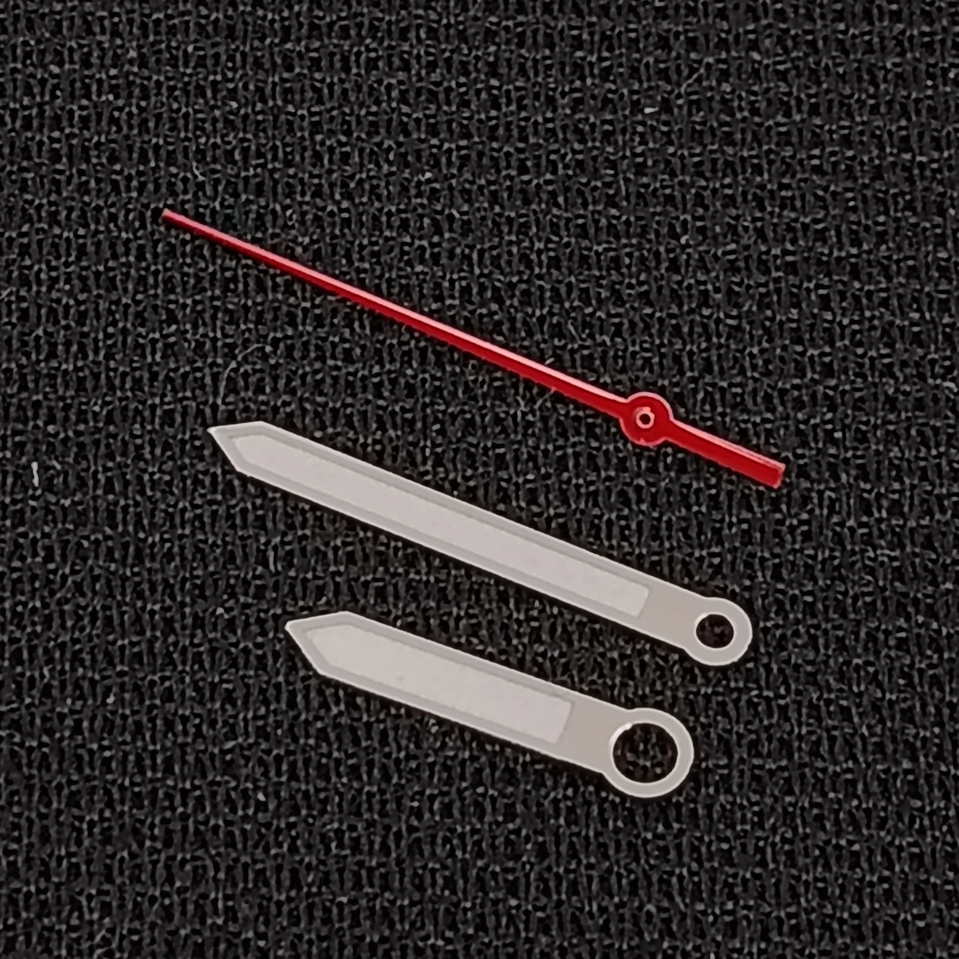 إبر على شكل سيف مؤشرات ساعة حمراء مع مضيئة باللون الأخضر لحركات NH35 وNH36 ساعة ميكانيكية استبدال الملحقات