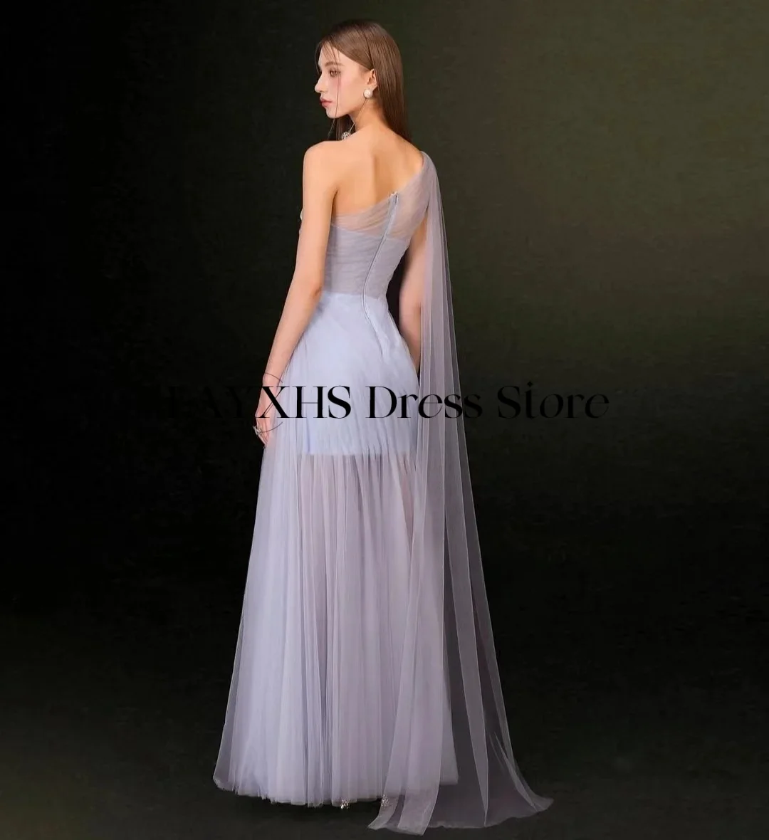LAYXHS Neuartiges lila One-Shoulder-Abendkleid Tüll A-Linie Perlenschal Heimkehrkleid Maßgeschneidert فسات musica
