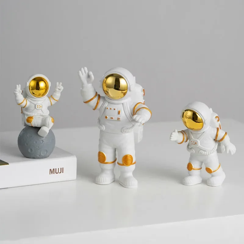 Resin Astronaut Ornament Figurines Statue Spaceman Desktop Decor Modeling Kids Gift Home Decoration Living Room Decorations