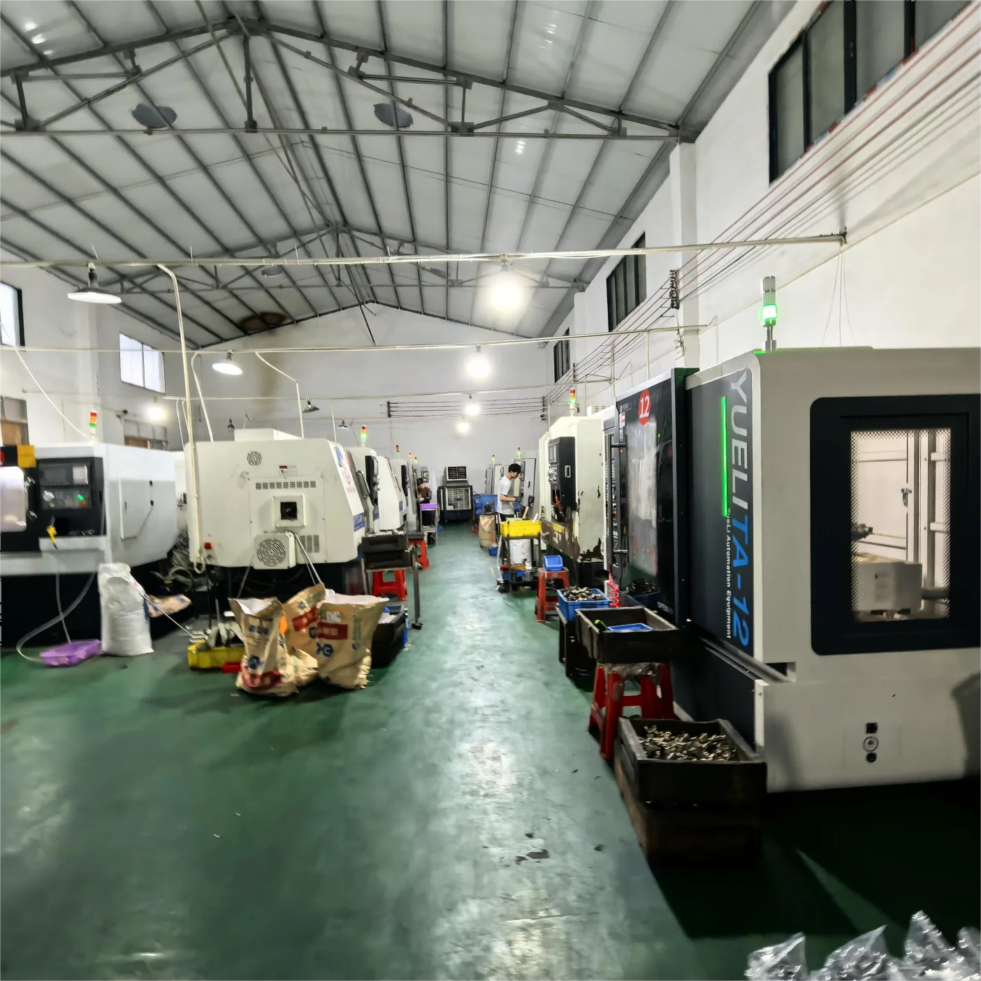 Contemporary Dual Temperature Chrome Kitchen Faucet 360 Degree Rotation Spring Pull Sprayer Brass Kitchen Sink Faucet