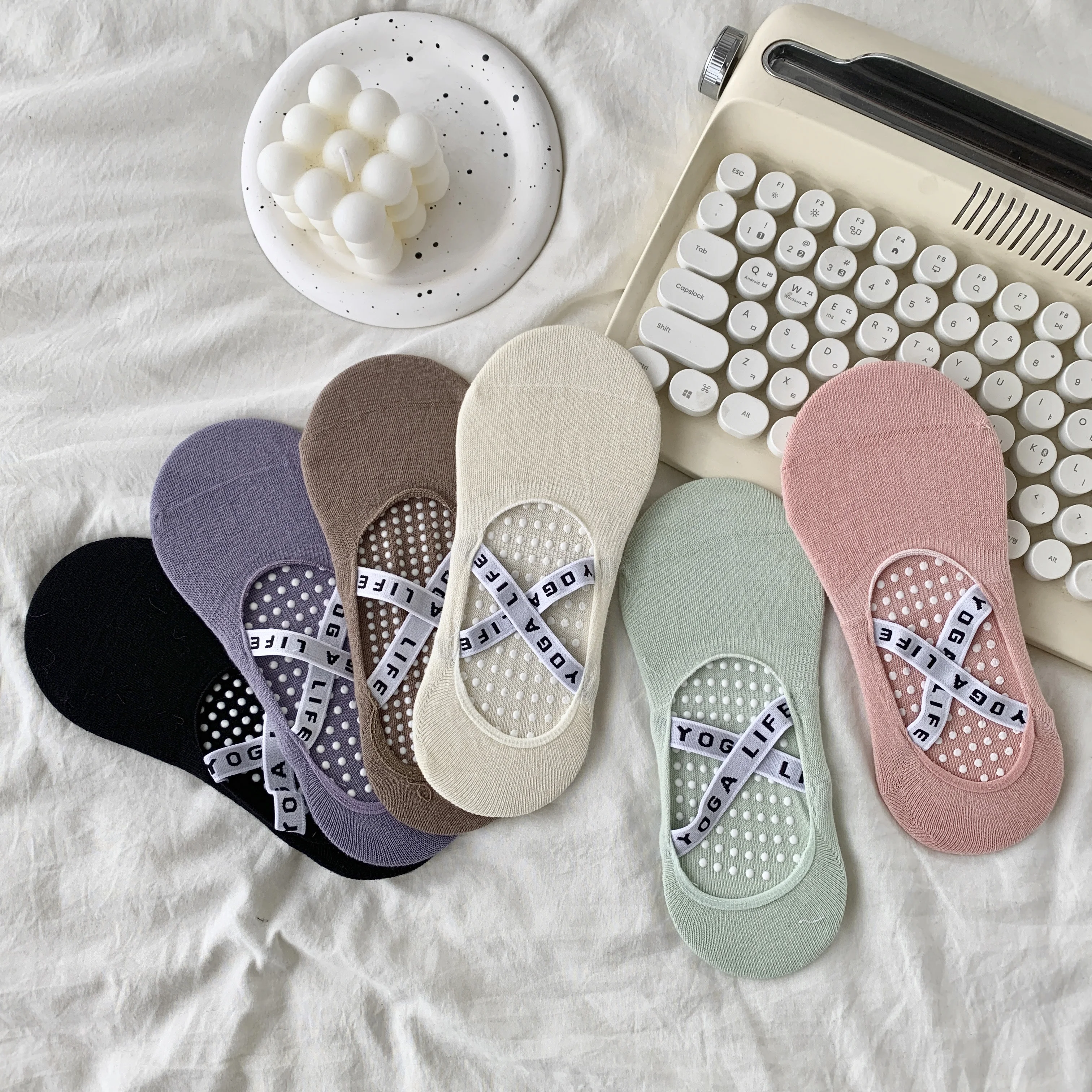 

3 пары женских носков для йоги, короткие носки на все сезоны, цветные спортивные носки с нескользящей силиконовой подошвой