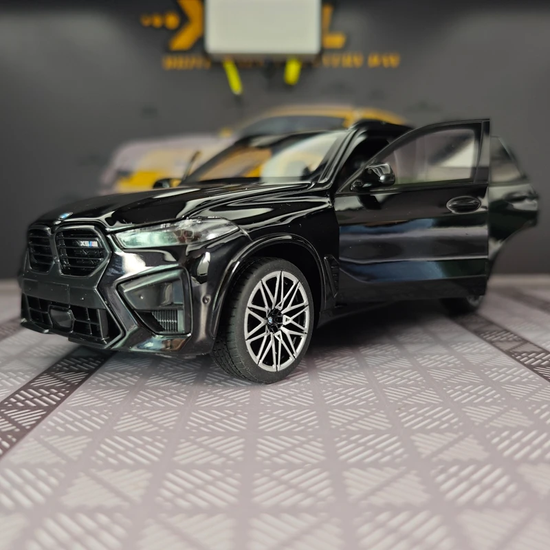 

Модель внедорожника BMW X5M из сплава, масштаб 1:24, с амортизаторами, открывающимися дверями, капотом и багажником, отличный подарок.