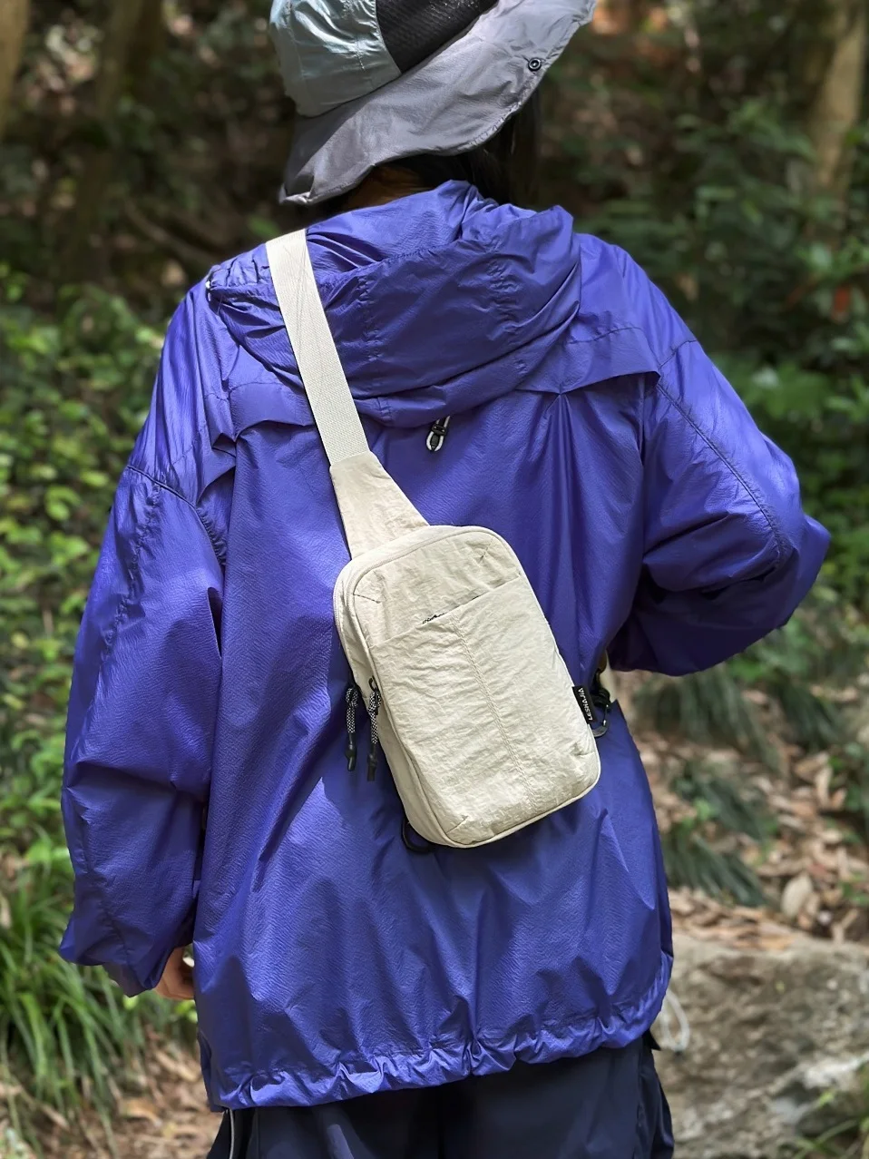 bolsa-crossbody-masculina-leve-para-esportes-ao-ar-livre-bolsa-pequena-de-peito-para-equitacao-alca-unica-fecho-com-ziper-poliester-macio