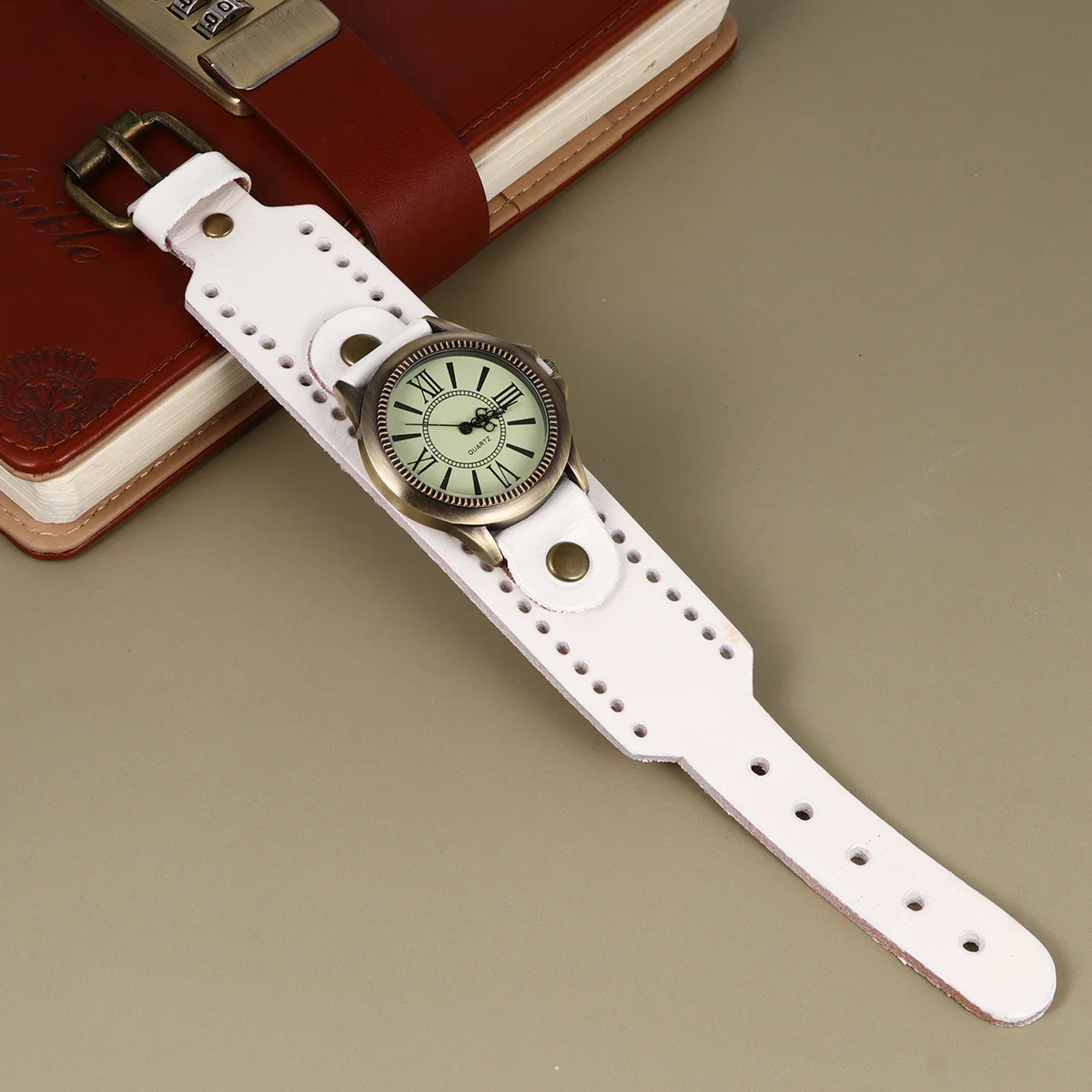 

1pc Vintage Roman Numeral Quartz Wristwatch Women Retro Band Bracelet Watch Elegant Smooth Comfortable Gift White