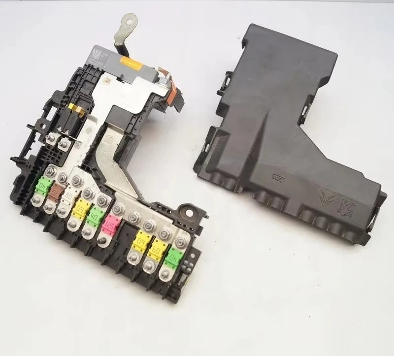 

9665232380 Auto Parts Battery Protection Unit Fuse Box for Peug eot 508 C4L