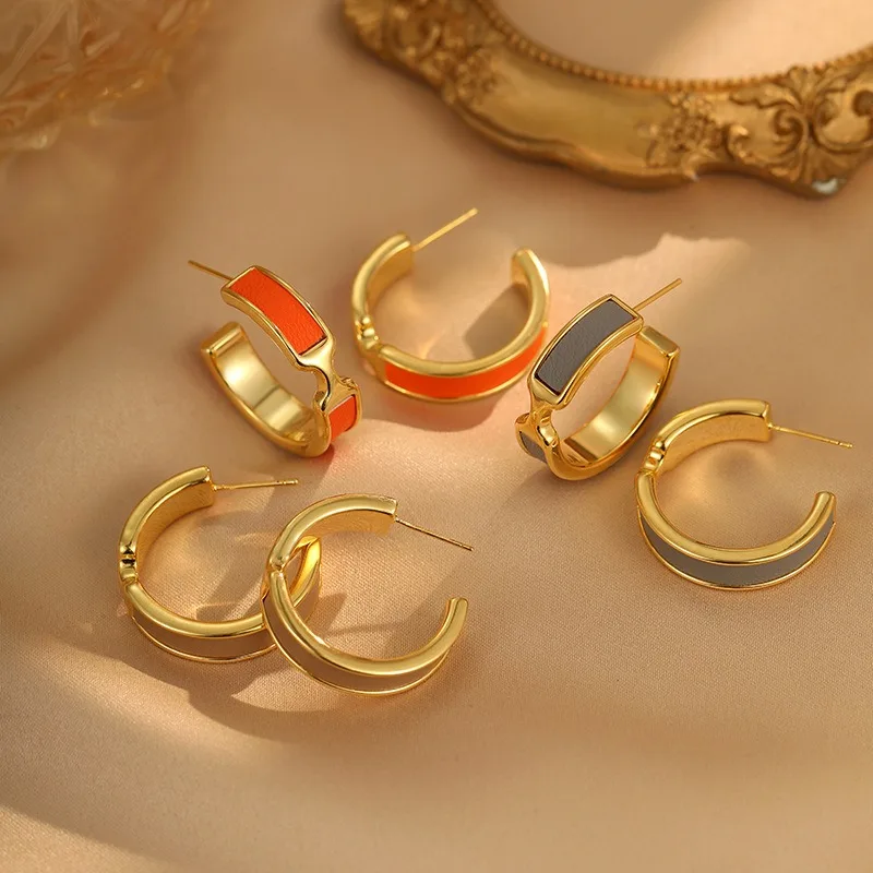 

Серьги-кольца из кожи в форме буквы C, женские, модные, с высоким уровнем эстетики, в стиле легкой роскоши, универсальные, на серебряной игле, красивые, А